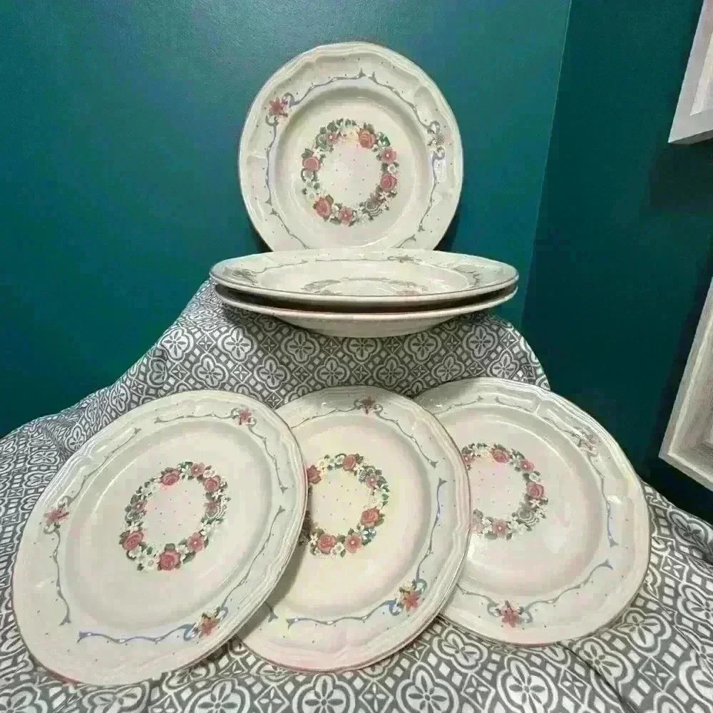 Set of 6 vintage cottage floral plates, 3 dinner plates, 3 dessert plates
